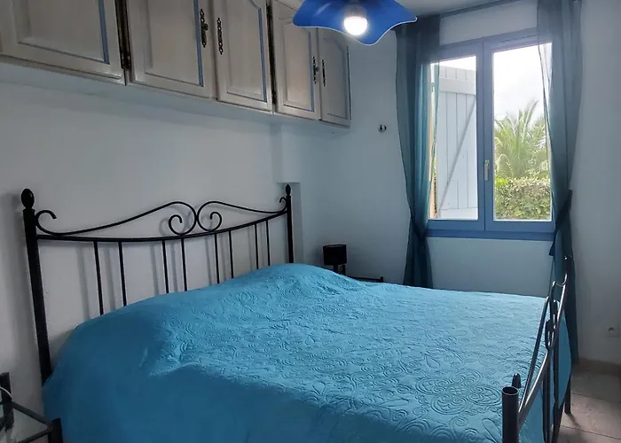 Centrally Located With Swimming Pool * Fréjus